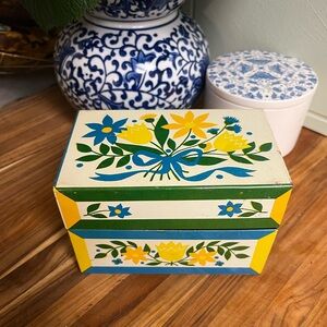 Vintage Syndicate Manufacturing Company Floral Tin Recipe Card Box MCM Flower